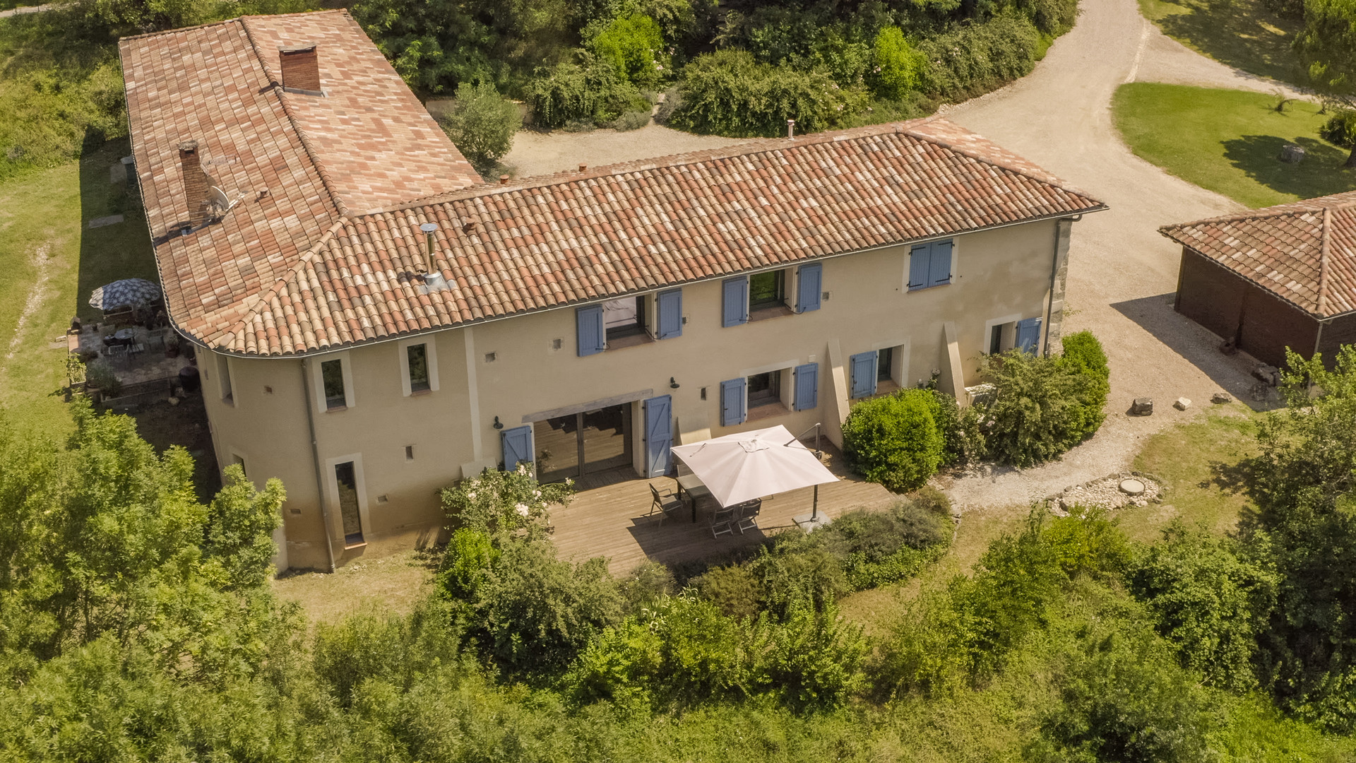 Estate facade