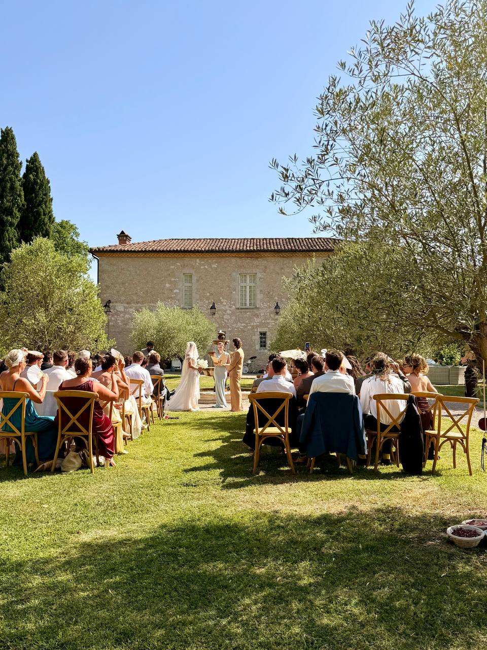 Outdoor wedding ceremony on the lawn before the manor house at Les Cazettes, a wedding venue in the Tarn